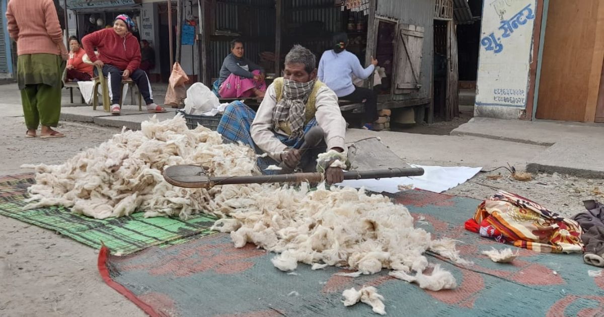 सिरक डसना बनाएर दैनिक १६ सयसम्म आम्दानी गर्दै मोहम्मद