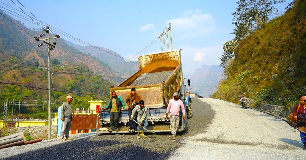 बेनी-दरवाङ सडक : रणवाङ-तोलावाङ खण्ड कालोपत्र सम्पन्न