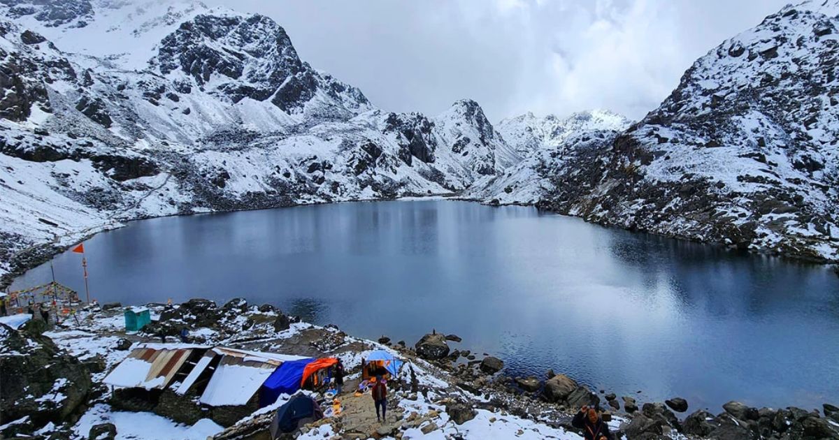 गोसाइँकुण्डमा जनैपूर्णिमा मेलाको तीव्र तयारी, थर्पु र आवासको व्यवस्था गरिँदै