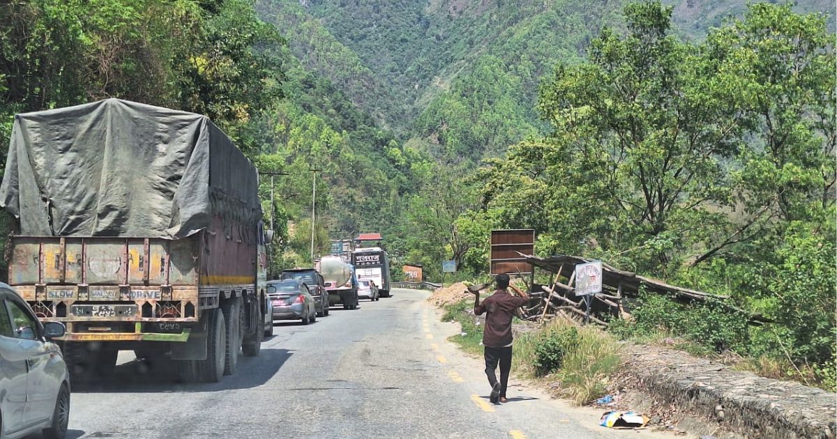 नारायणगढ-मुग्लिन सडक सञ्चालनमा, साढे ४ घण्टापछि दुईतर्फी खुल्यो यातायात