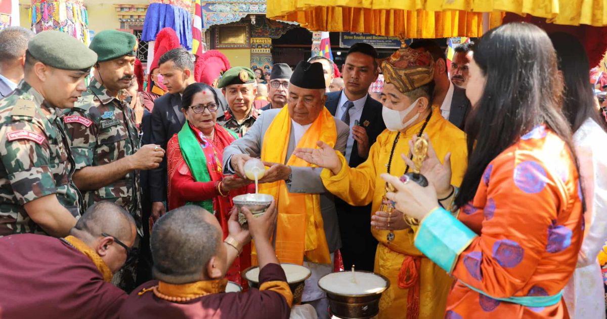 राष्ट्रपतिद्वारा बौद्धस्थित ल्हाखाङ गुम्बामा पूजा, आराधना