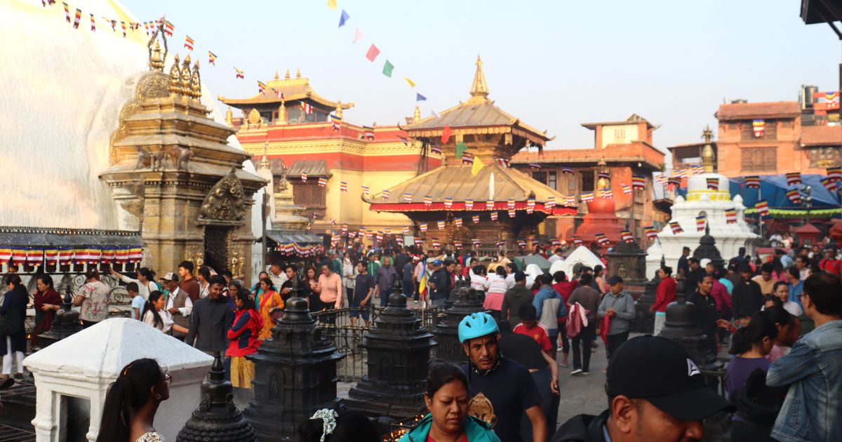 स्वयम्भूनाथ क्षेत्रमा बौद्धमार्गीको घुइँचो, बुद्धको अस्तुधातु दर्शनका लागि राखियो