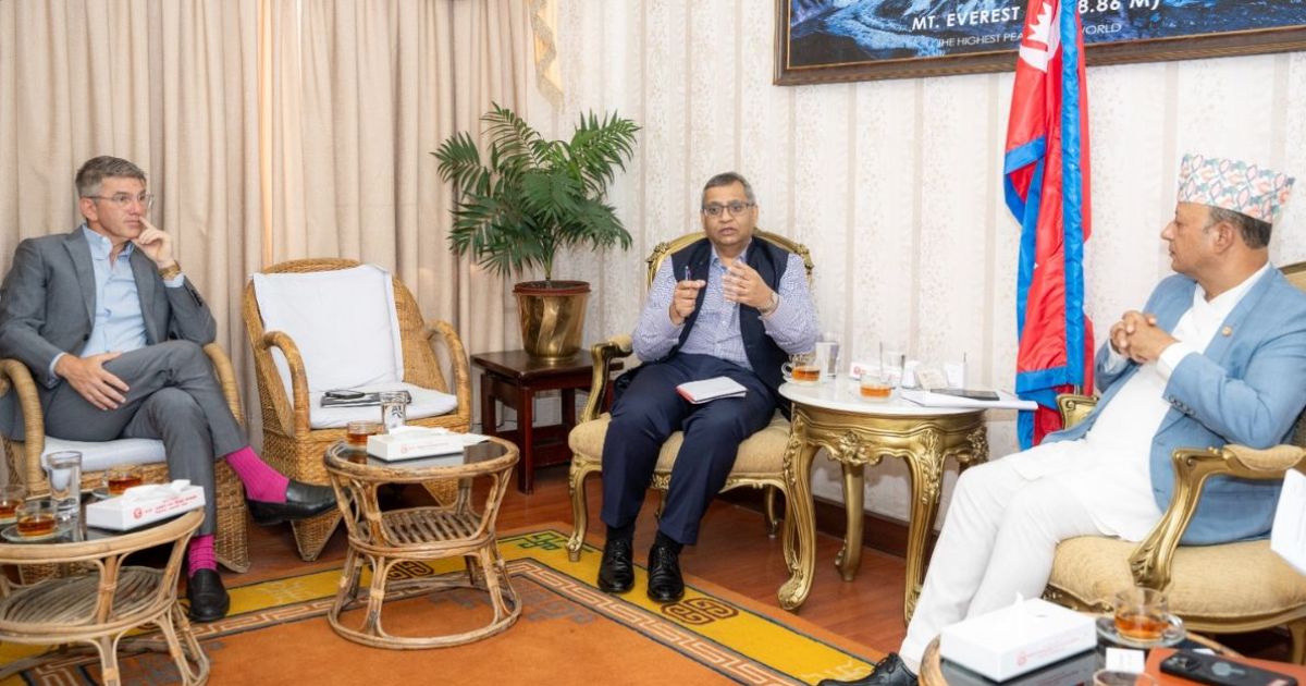 ऊर्जामन्त्री खड्कासँग विश्व बैँकका क्षेत्रीय निर्देशक गुप्ताको भेटवार्ता