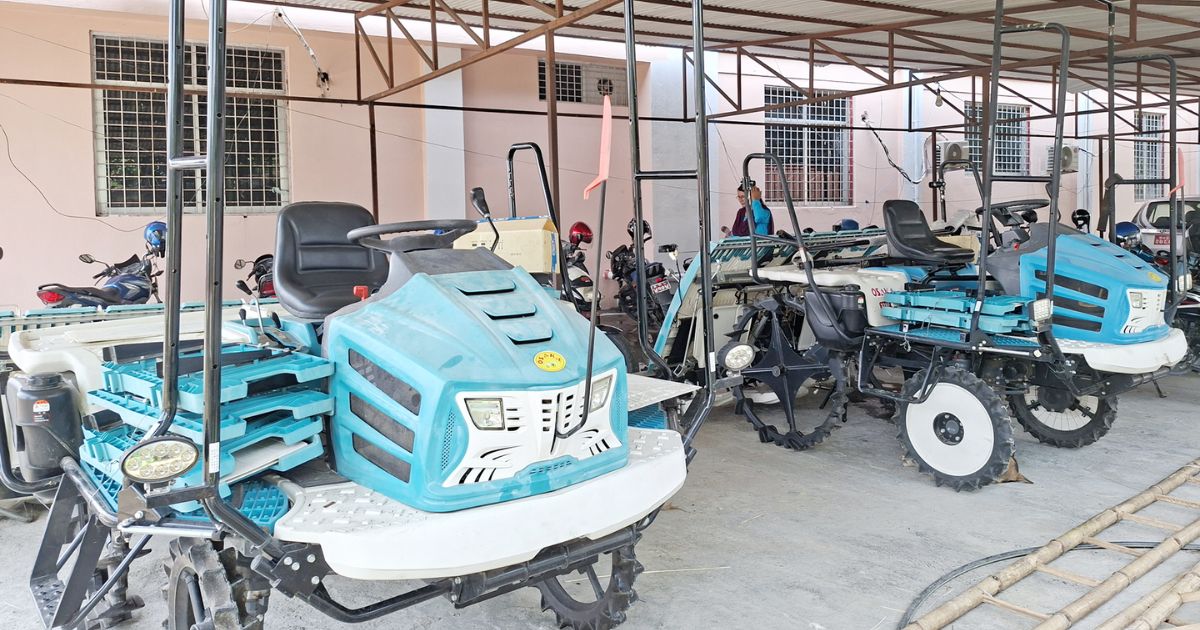 भद्रपुर नगरपालिकाद्वारा किसानलाई ’राइस ट्रान्सप्लान्टर’ र प्रोत्साहन रकम प्रदान