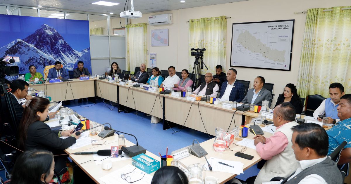 ‘खाडीमा महिला कामदारमाथिको प्रतिबन्ध खुलाउने विषयमा दलीय धारणा बनाउँछौँ’