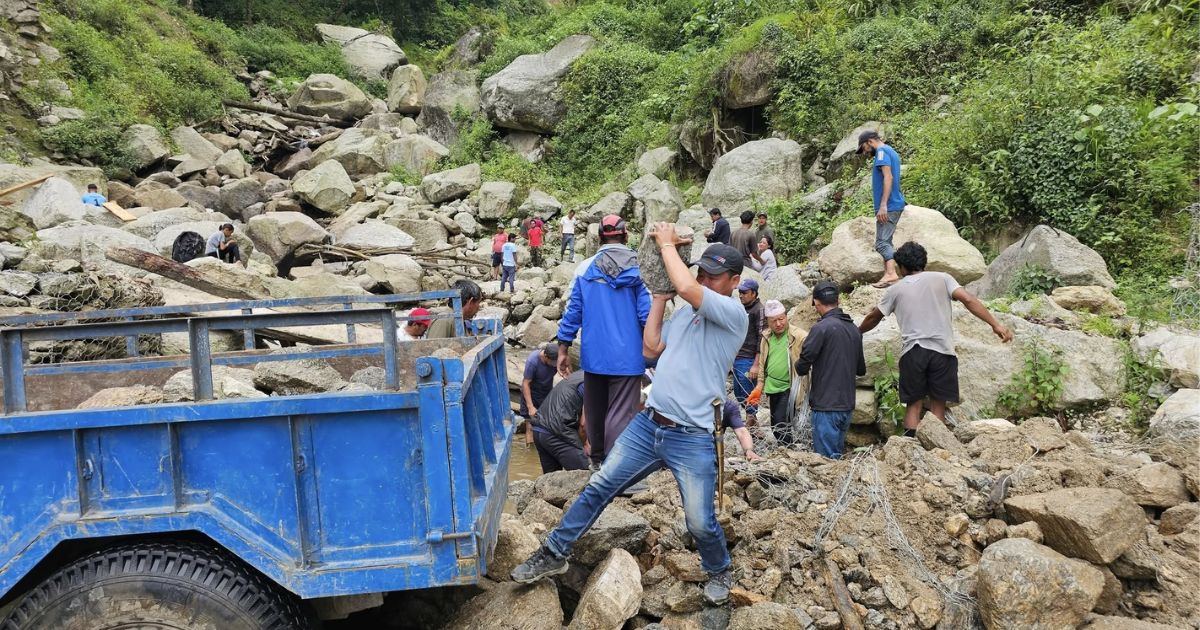 ताप्लेजुङको मैवाखोलामा जनश्रमदानबाट काठेपुल निर्माण सुरु