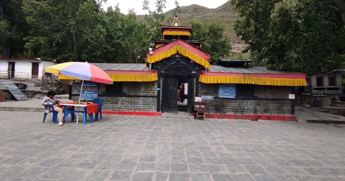 मुक्तिनाथ मन्दिरमा सर्वसाधारणलाई दसैँको टीका लगाइने