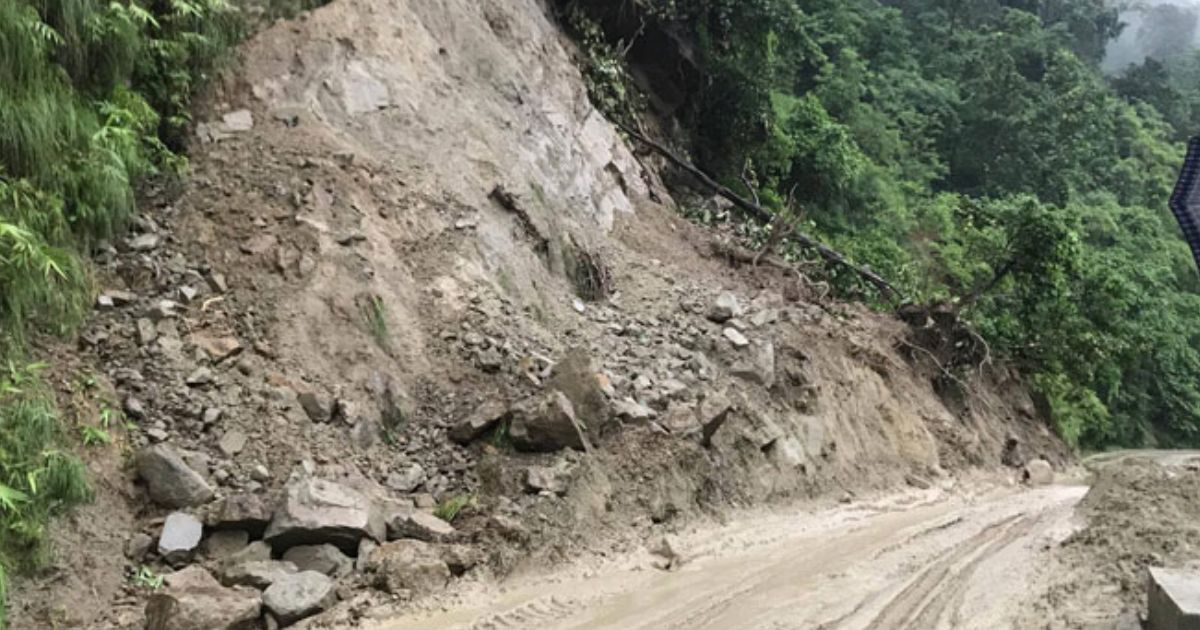 अविरल वर्षाले मेची, अरनिको र ढोरपाटन सडकखण्ड पूर्ण अवरुद्ध, कान्तिलोकपथ खुल्यो