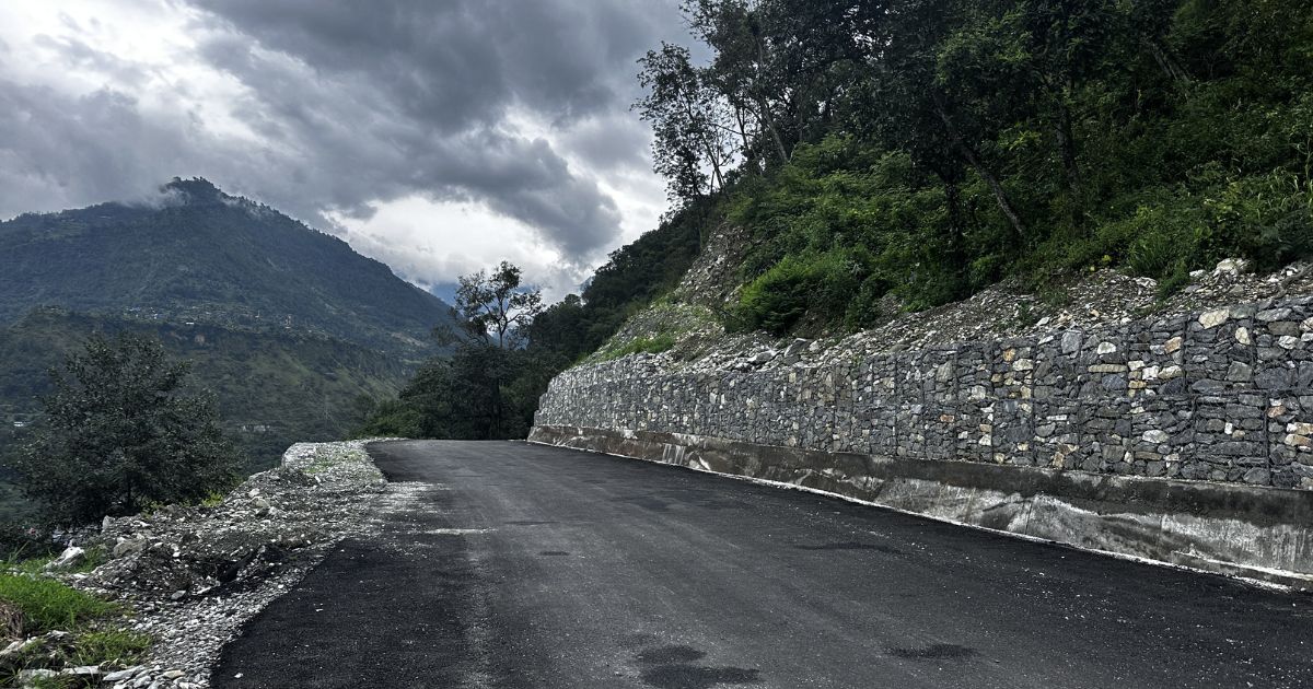 सडक डिभिजन बागलुङद्वारा ११ आयोजना कार्यान्वयन, गलकोट-निसीखोला खण्ड कालोपत्रेको अन्तिम चरणमा