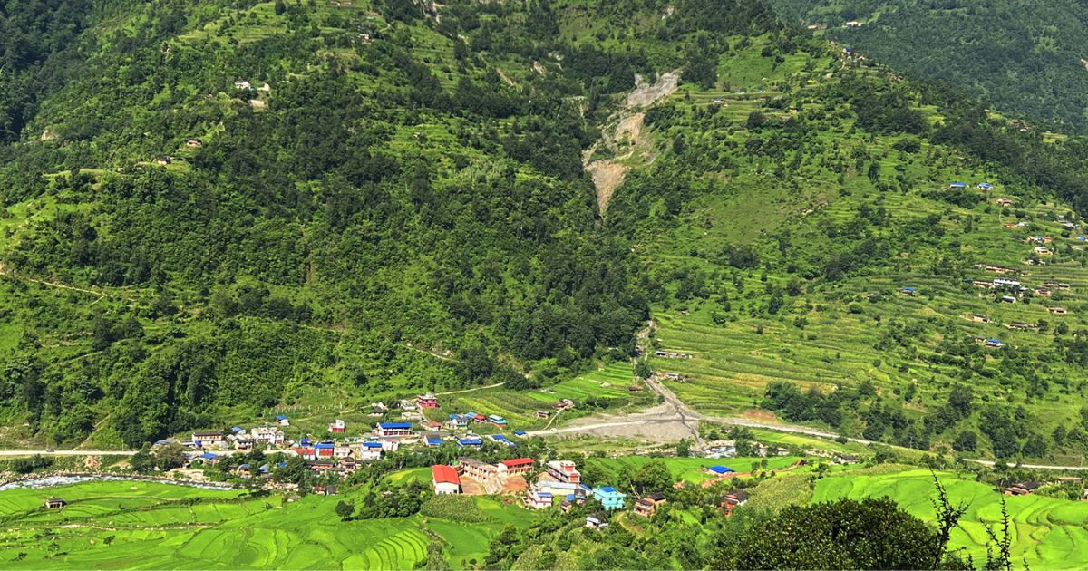 बागलुङको निसीखोलामा पहिरो : ८ घरमा क्षति, ४० घर उच्च जोखिममा