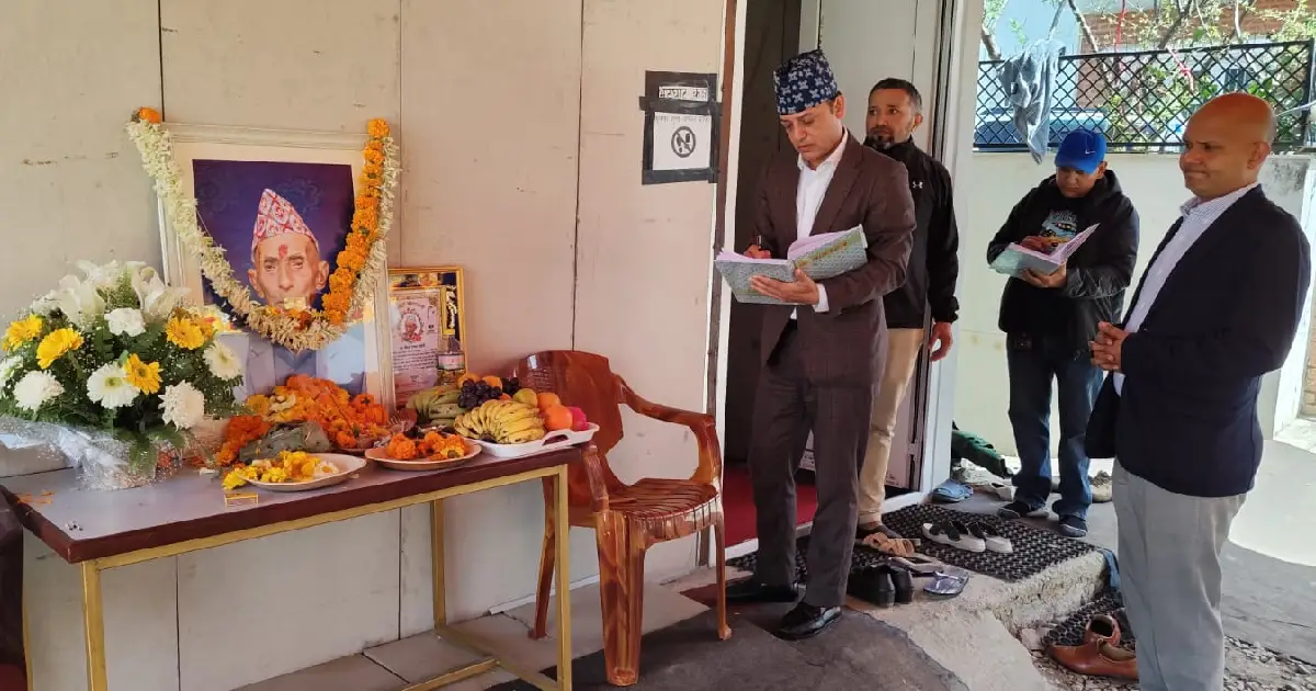 पितृशोकमा रहेका ओलीलाई भेटेर रास्वपा उपसभापति अर्यालद्वारा समवेदना व्यक्त