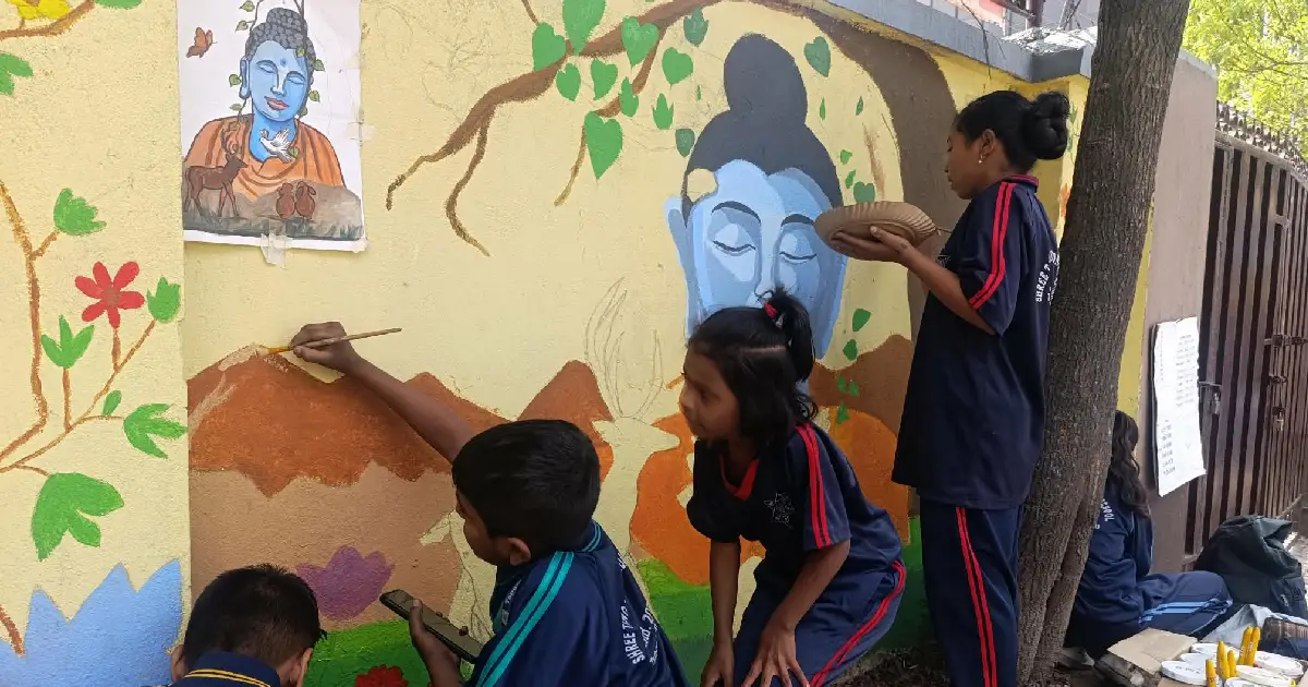 शिक्षामा सीप : काठमाडौंका विद्यालयमा भित्तेचित्र कोर्दै विद्यार्थी, फोहर भित्ता बने कलात्मक