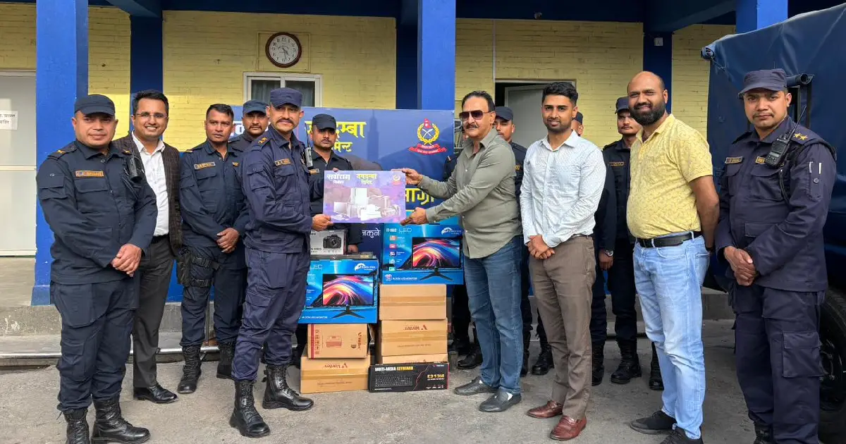 सर्वोत्तम र जगदम्बा सिमेन्टद्वारा नयाँ बानेश्वर प्रहरी वृत्तलाई अत्याधुनिक कार्यालय सामग्री सहयोग