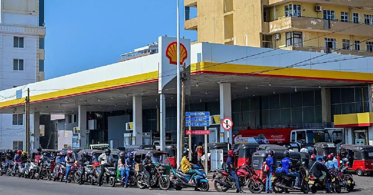 श्रीलंकामा इन्धन संकट, सरकारी कार्यालय बुधबार बन्द रहने