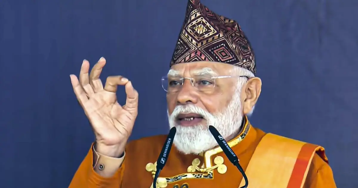 भारतीय प्रधानमन्त्री मोदीद्वारा फ्लाईदुबईका क्याप्टेन स्मित मच्छरको साहस र वीरताको प्रशंसा