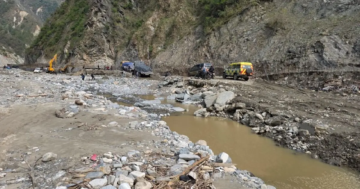 पहिरोले आठ सडक प्रभावित, बिपी र कान्तिलोकपथमा राति सवारी सञ्चालनमा रोक