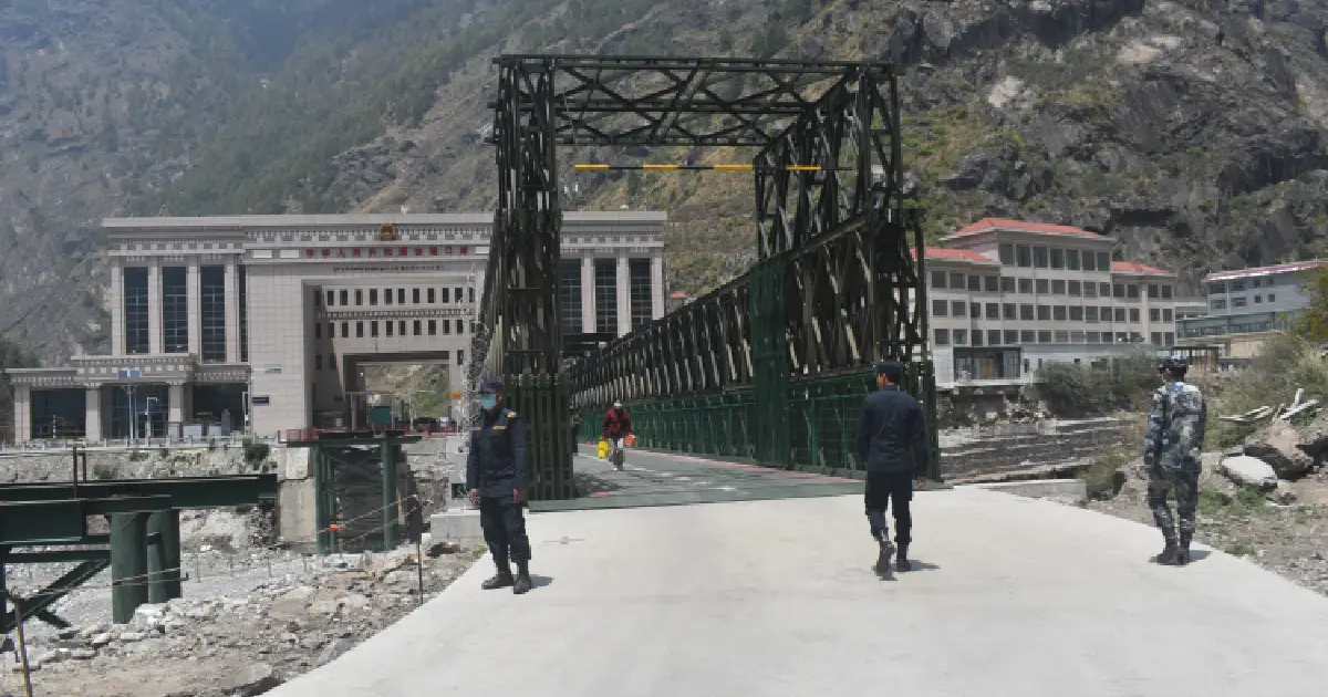 रसुवागढी नाकामा दुई दिन मालवाहक गाडी गुड्न रोक