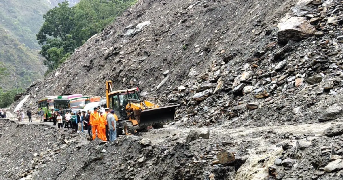 लगातारको वर्षाले ७ प्रमुख राजमार्ग पूर्ण रूपमा अवरुद्ध, १२ सडक आंशिक प्रभावित