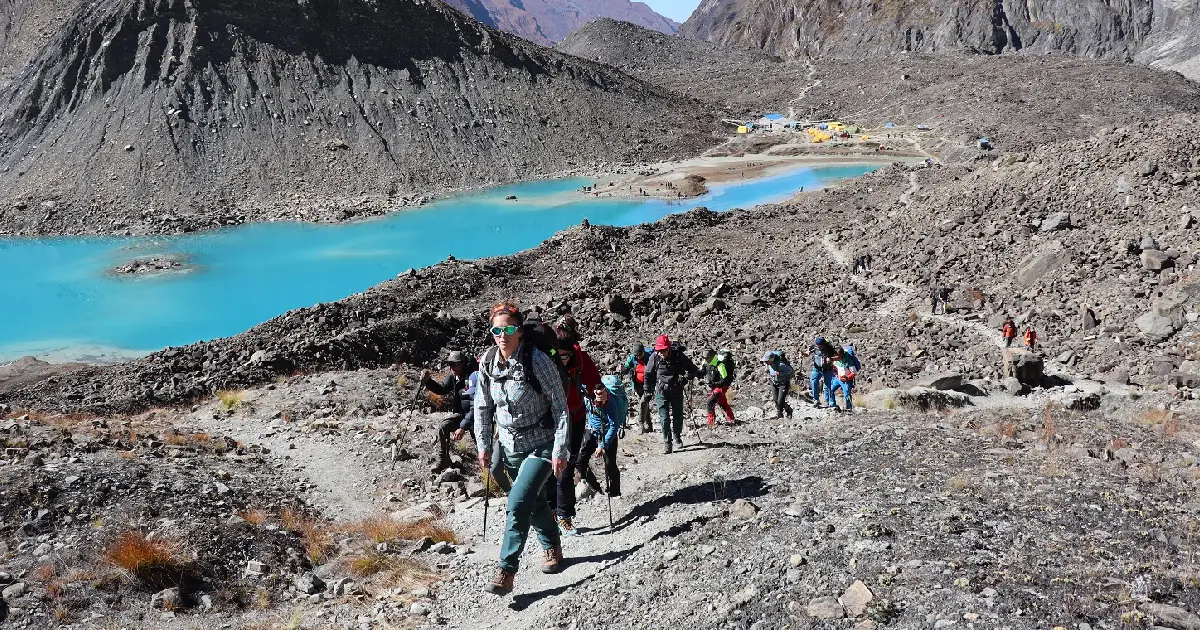 अन्नपूर्ण आधार शिविरमा पर्यटकको घुइँचो, होटल अभावमा टेन्ट र पालमुनि बास