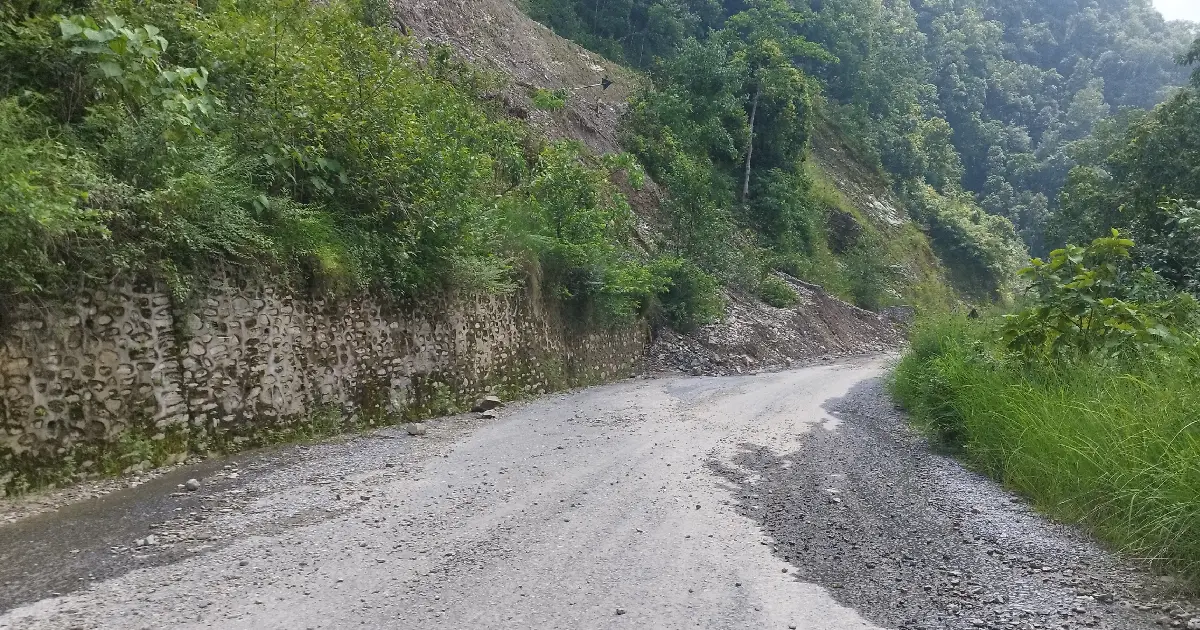 बेँसीसहर-चामे र मध्यपहाडी लोकमार्गमा रात्रिकालीन सवारी रोक