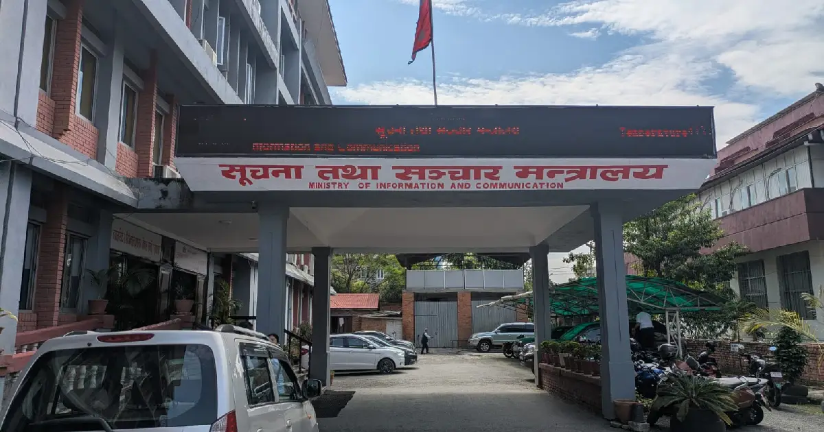 ६२ जिल्लामा हुलाकमार्फत घरदैलोमै सरकारी कागजात पुग्न थाल्यो, राहदानी र लाइसेन्स ढुवानीमा पनि उल्लेख्य प्रगति