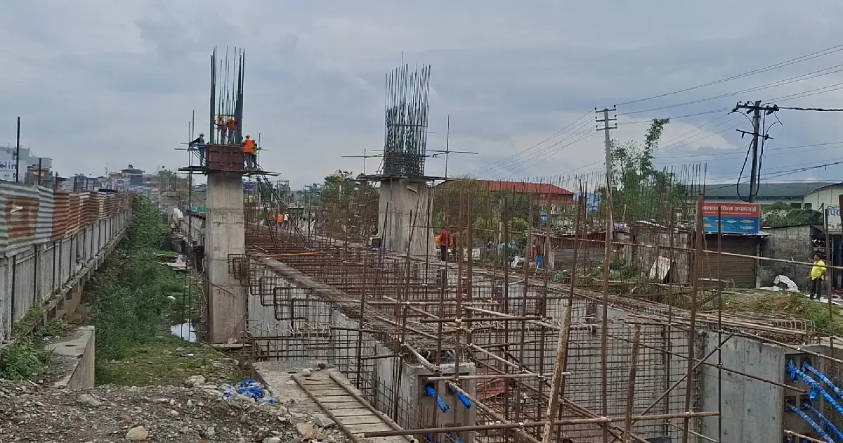 सेती नदीमा निर्माणाधीन दुई नयाँ पुलको ७० प्रतिशत काम सम्पन्न, फागुनभित्र सक्ने लक्ष्य
