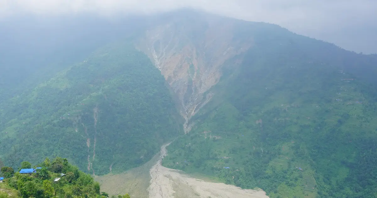 खोटाङको बोपुङमा एक शताब्दीदेखि रोकिएन वासिङ पहिरो, बर्सेनि स्थानीयवासीको उठीबास