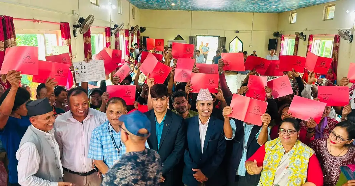 चितवनको इच्छाकामनामा ३४ परिवारलाई लालपुर्जा वितरण