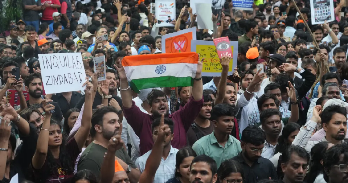 परीक्षाको प्रश्नपत्र चुहावटविरुद्ध भारतमा युवा आन्दोलन चर्कियो, शिक्षामन्त्रीको राजीनामा माग्दै संसद् घेराउको प्रयास