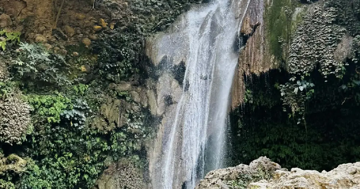 जंगलको काखमा झरेको पुरन्धरा झरना, दाङको प्रमुख पर्यटकीय गन्तव्य बन्दै