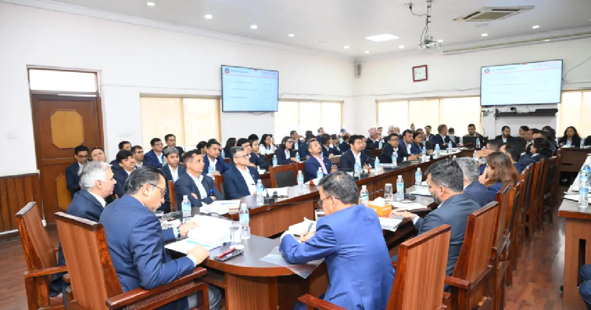 राजस्व लक्ष्य प्राप्तिको तयारी बुझ्न अर्थमन्त्री डा. स्वर्णिम वाग्ले आन्तरिक राजस्व विभागमा