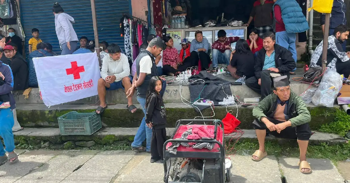 पाँच दिनपछि धुञ्चेमा जेनेरेटरबाट निःशुल्क मोबाइल चार्ज