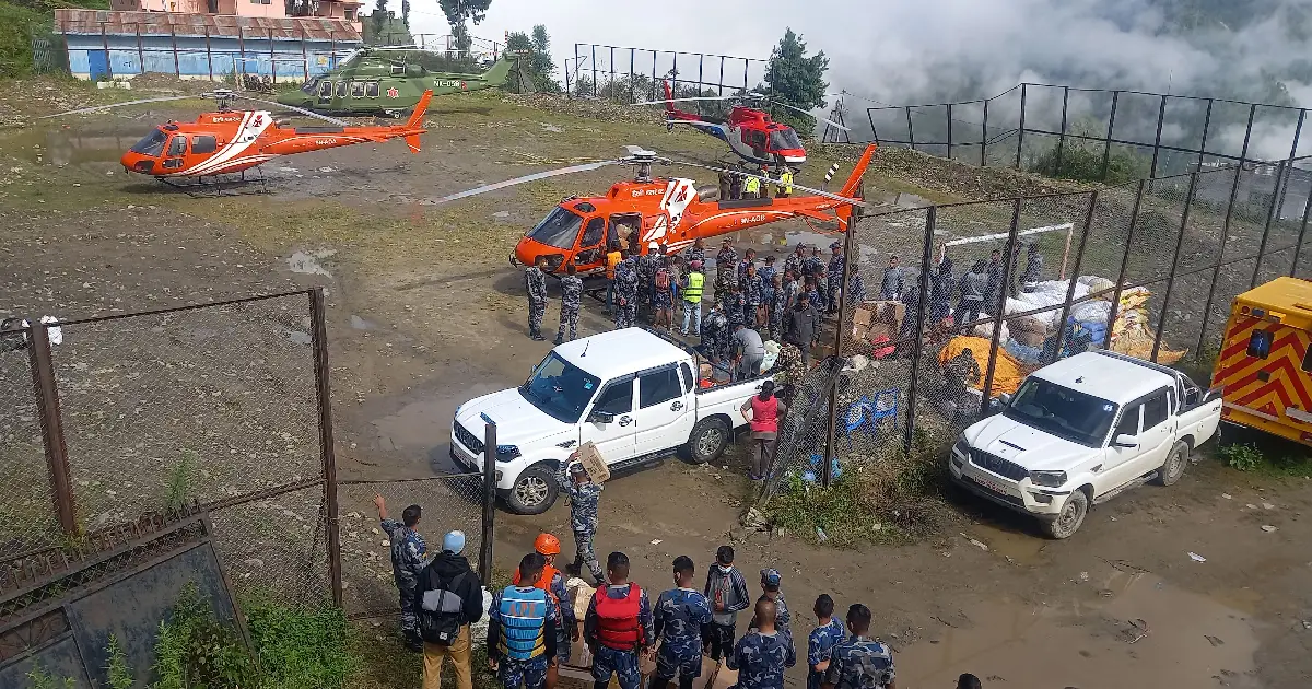 त्रिशूली र तादीका पुल बगेपछि नदीपारिका होल्डिङ सेन्टरमा हेलिकप्टर र ड्रोनबाट राहत पुर्‍याइँदै