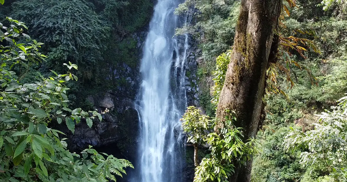 पर्यटकको पर्खाइमा ओखलढुंगाको तीनछाँगे झरना