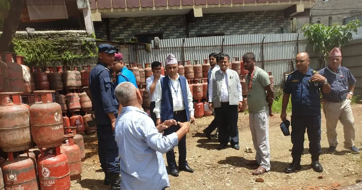 पोखरामा ग्यासको लाइन हट्दै हटेन, आपूर्ति बढे पनि बजारमा किन भयो अभाव ?