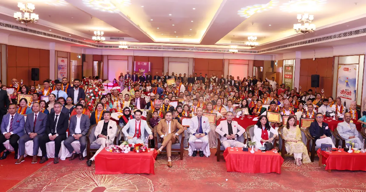 प्रभु महालक्ष्मी लाइफद्वारा पोखरामा अभिकर्ता सम्मानित, ‘चेयरम्यान’ र ‘सिइओ’ क्लब अवार्ड प्रदान