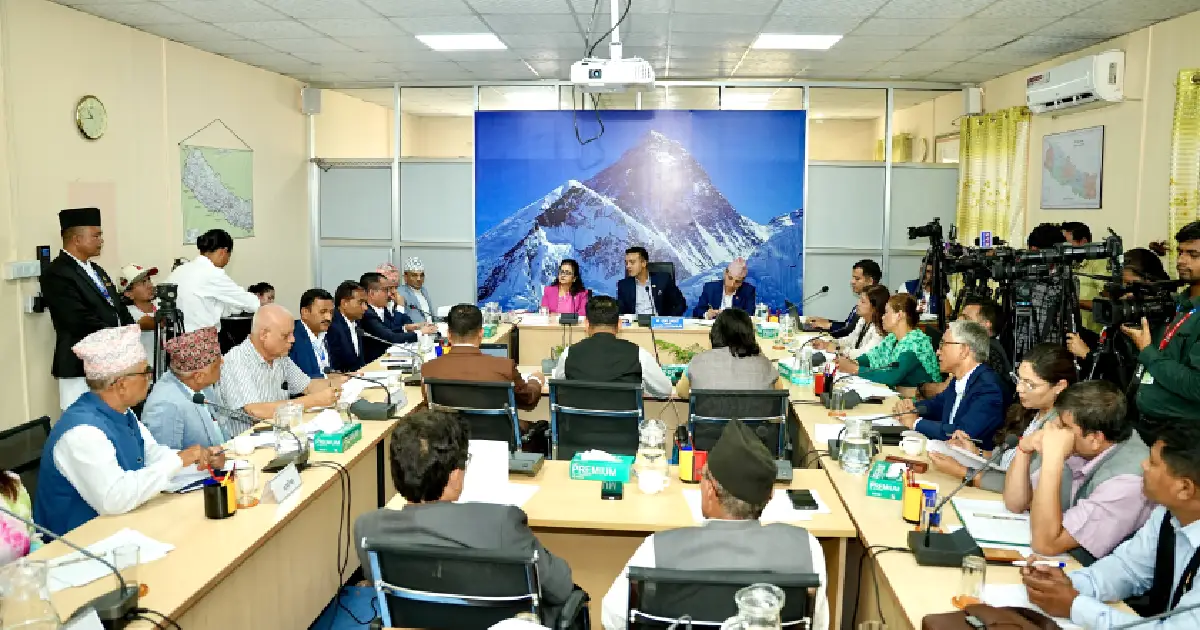 पेट्रोलियम कालोबजारी रोक्न कडा ऐन ल्याउन निर्देशन, पाम तेलमा मिसावट नगर्न चेतावनी