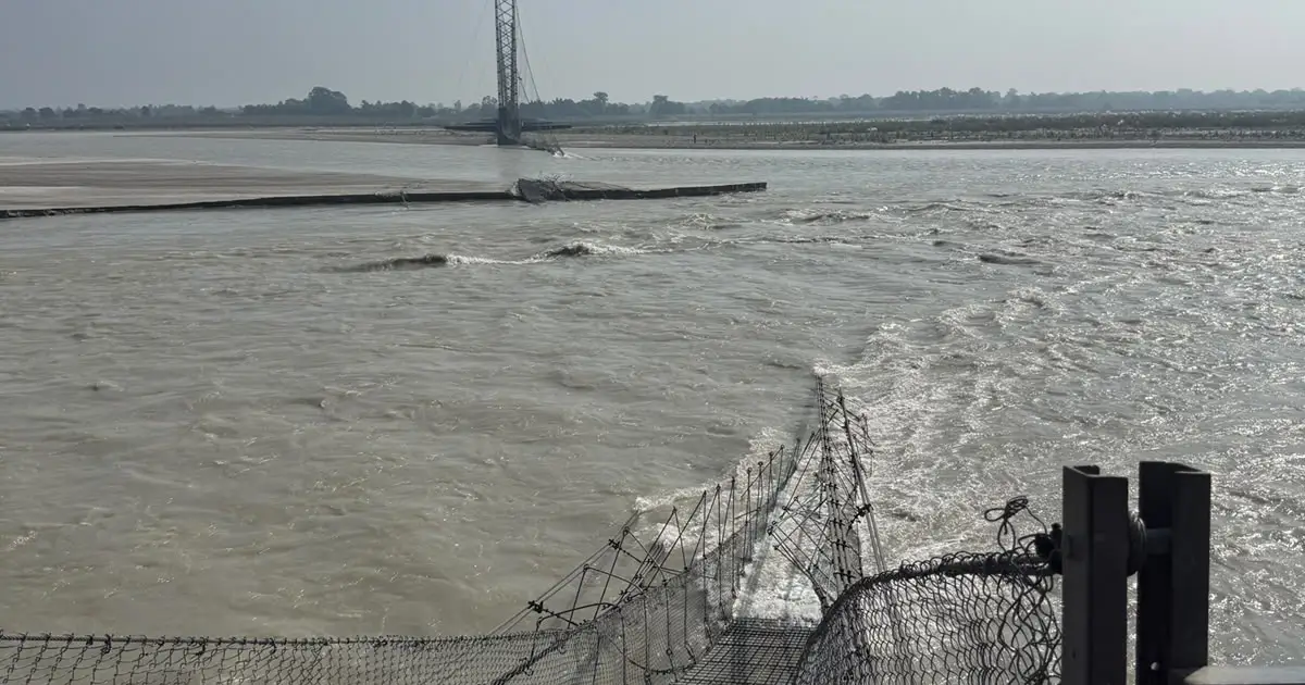 दोधारा-चाँदनी झोलुंगे पुलको पिल्लर भत्किएपछि प्राविधिक टोलीद्वारा स्थलगत अध्ययन सुरु