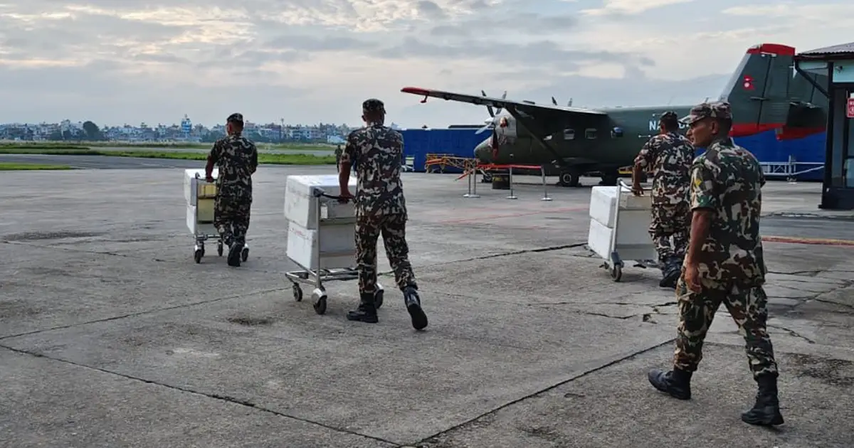 रसुवामा हैजाको जोखिम बढेपछि सेनाको हेलिकप्टरमार्फत २१ हजार डोज खोप पठाइयो