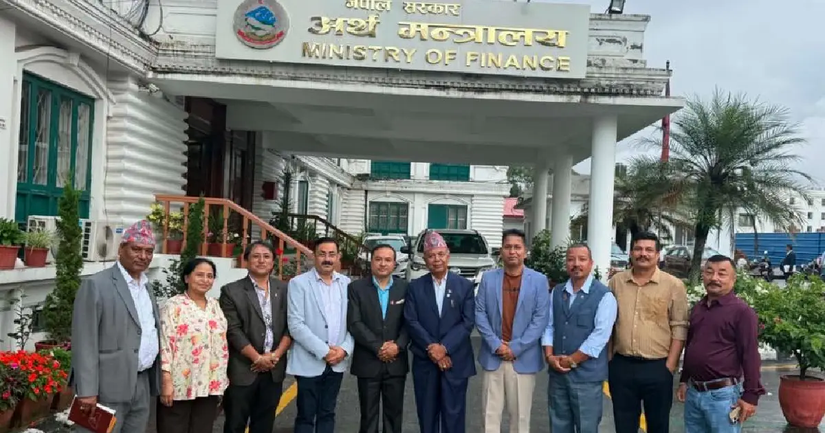 भोटेकोशी बाढीपीडितका लागि काठमाडौं सुनचाँदी व्यवसायी संघको १५ लाख २५ हजार सहयोग
