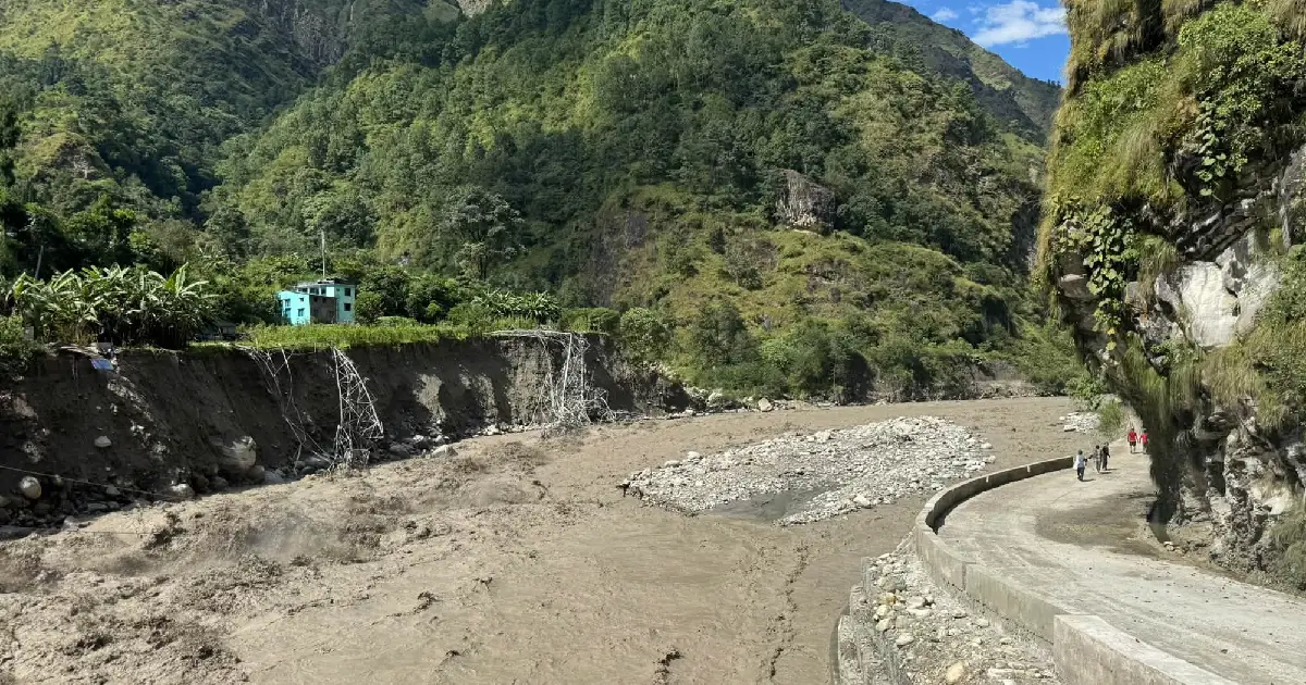 बाढीले दाना-खुर्कोट प्रसारण लाइनको टावर बगायो, १७६ मेगावाट क्षमताका जलविद्युत आयोजना बन्द
