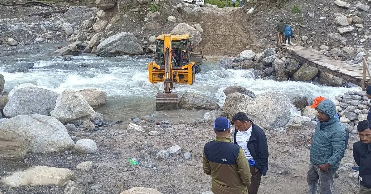 तीन महिनादेखि अवरुद्ध मार्तडी-कोल्टी सडकखण्ड खुलाउन सुरु