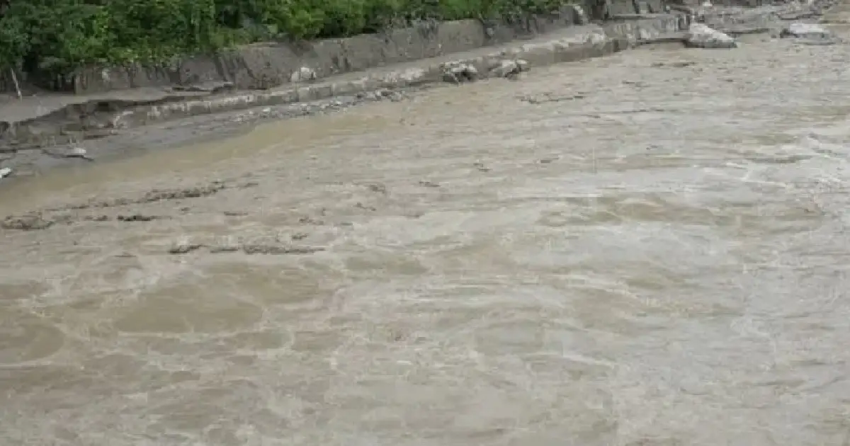 लालबकैया नदीको बाढीले मौलापुरमा तटबन्ध कटान तीव्र, आसपासका बस्ती उच्च जोखिममा