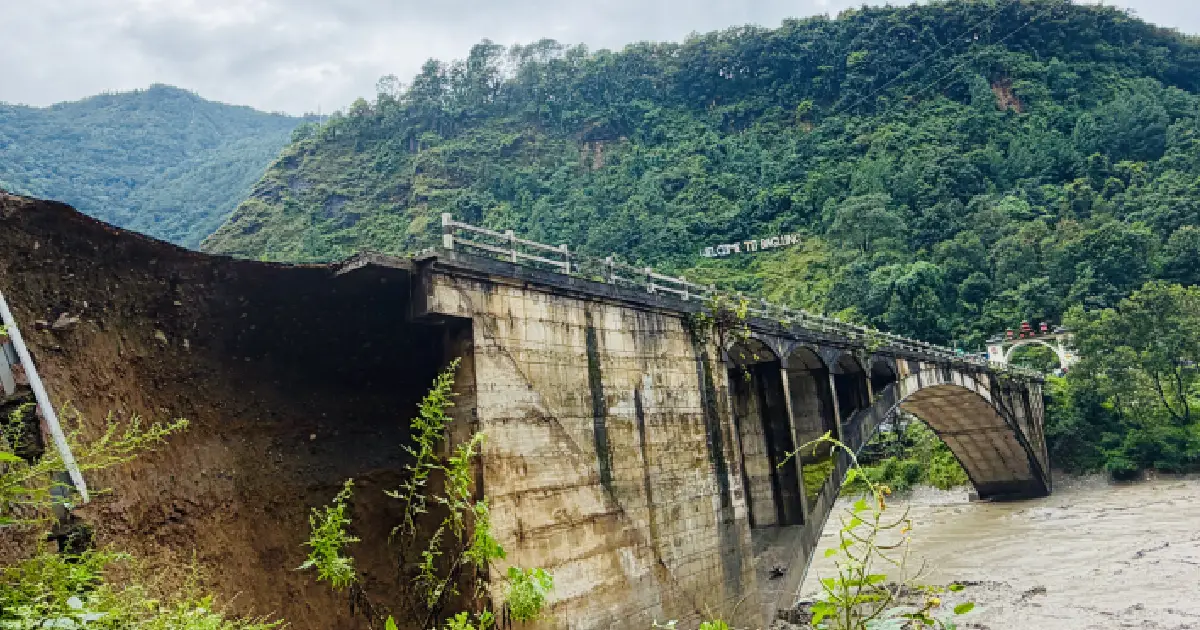 कालीगण्डकीको बाढीले मालढुंगाको पुल र सडकमा क्षति पुर्‍याएपछि धवलागिरि क्षेत्रको यातायात सम्पर्क टुट्यो