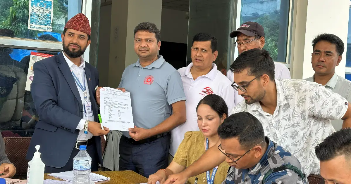 बाढीपीडितका लागि नाडाद्वारा नुवाकोट र रसुवामा राहत सामग्री हस्तान्तरण, प्रधानमन्त्री कोषमा १० लाख सहयोग