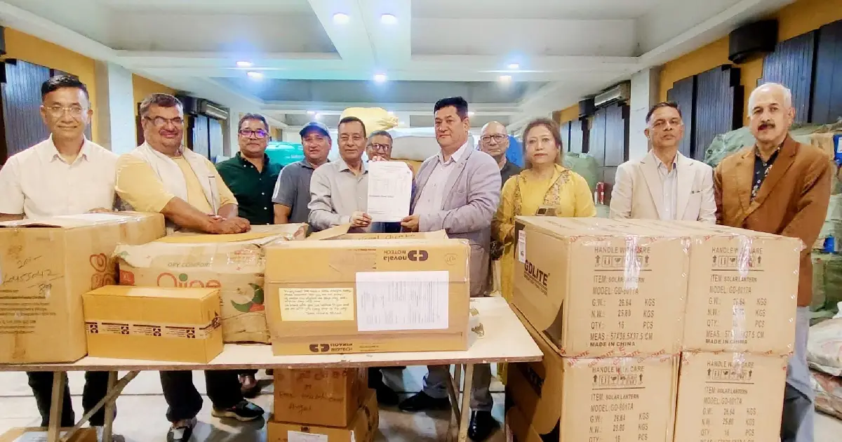 चेम्बर अफ कमर्सद्वारा ५० लाखको औषधि र स्वास्थ्य सामग्री हस्तान्तरण