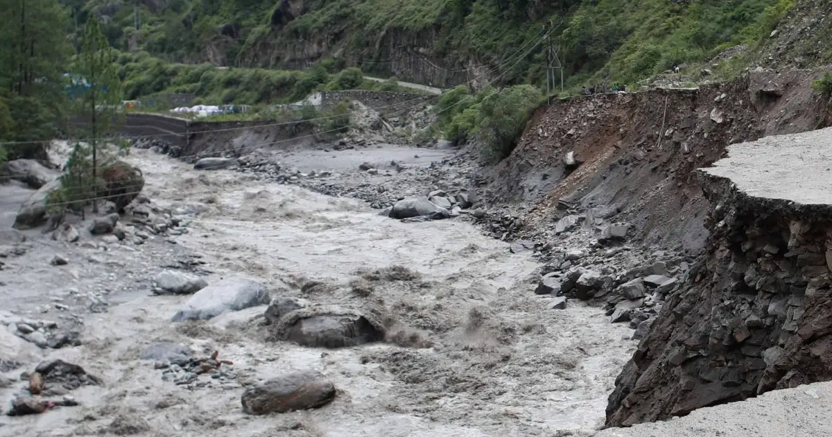 रसुवा बाढीले क्षतिग्रस्त गल्छी-स्याफ्रुबेँसी सडकखण्ड असोज महिनाभित्रै सञ्चालनमा ल्याउने गरी तीव्र गतिमा काम