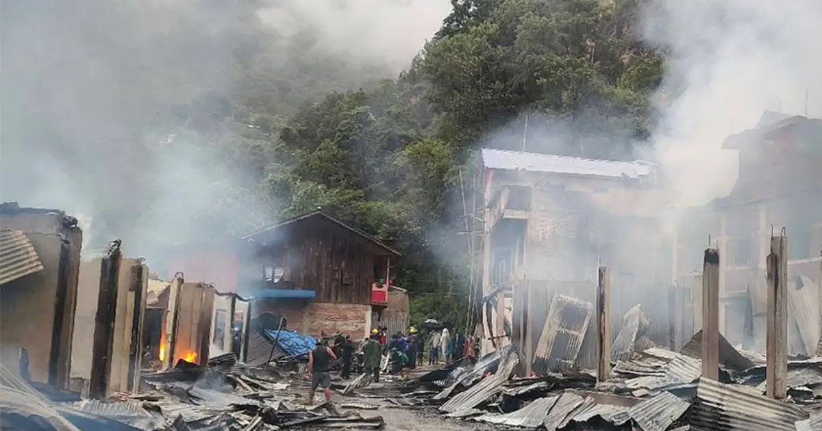 ताप्लेजुङको दोभान बजारमा आगलागी हुँदा १० घर जलेर ध्वस्त
