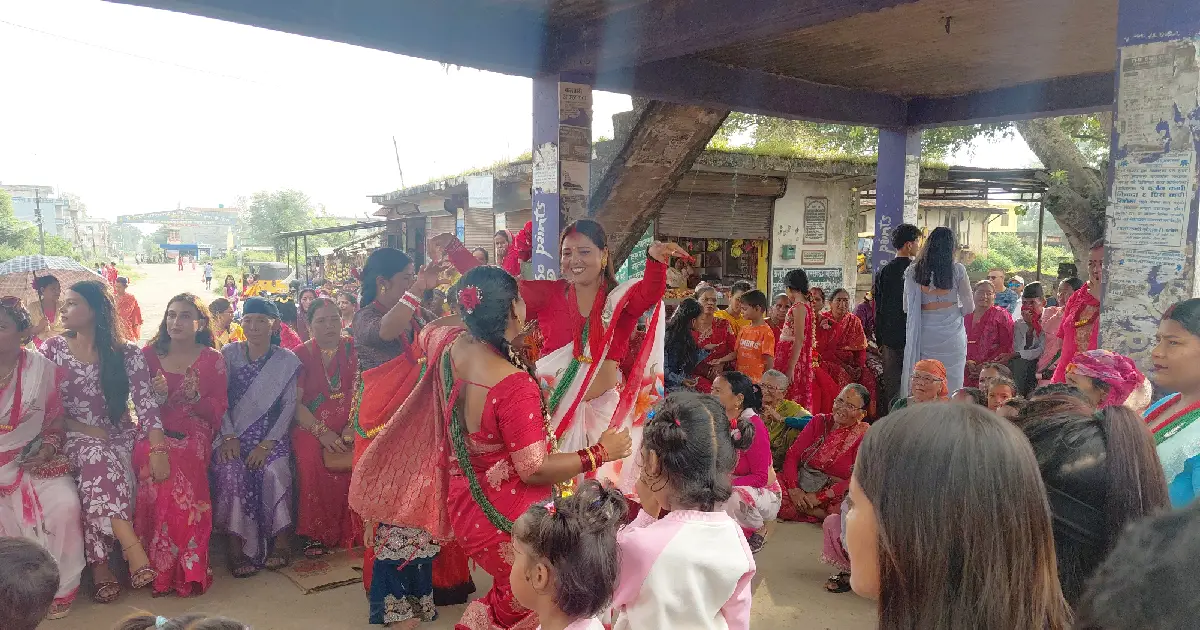 आधुनिकताको नाममा हराउँदै तीज पर्वको रौनक, दाङमा यसपटक बजेनन् मादल र बाँसुरी