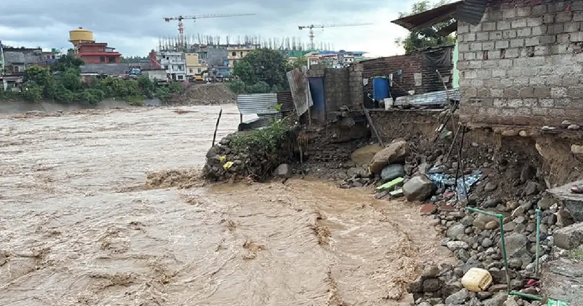 तिनाउ नदीको बाढीले बुटवलमा ६ घर बगे